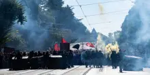 Studenti tra cortei e violenze. Meloni alle opposizioni: tutte le forze condannino