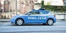 Violenza sessuale su un 13enne nel bagno di un bar: i genitori sfondano la porta, arrestato un 40enne pakistano