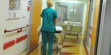 Malore mentre &egrave; al lavoro: Oss di 56 anni muore tra le braccia delle colleghe. Era diventata nonna 10 giorni fa