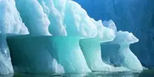 Svalbard, allerta metalli pesanti nell'acqua potabile: il cambiamento climatico scioglie il permafrost, cosa succede