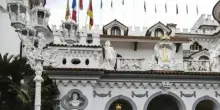 L'ex "Castello delle cerimonie" che fine ha fatto? Il Grand Hotel La Sonrisa &egrave; stato svuotato: via gli arredi e i quadri