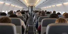 &laquo;Ho visto quella donna sull'aereo, tossiva forte e il marito era sotto choc&raquo;: il racconto del testimone sul volo costretto ad atterrare a Zurigo. La 60enne poi &egrave; morta