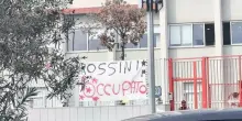 Gli istituti occupati sono 25, proteste anche in provincia: al Rossini dopo il raid con gli scooter scatta l'autogestione