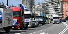 Protesta Tir, ancora blocchi in Calabria e Campania. Il governo: &laquo;Aiuti per oltre un miliardo&raquo;