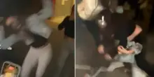 Modena, ragazzina presa a calci mentre gli altri filmano: denunciate due 14enni e una di 11 anni, il video finisce sui social