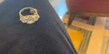 Montecitorio, l'anello con 3 diamanti trovato in bagno restituito alla proprietaria (che non &egrave; una deputata). &laquo;Vale almeno 30mila euro&raquo;
