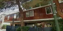 &laquo;Siamo ostaggio dei tossicodipendenti&raquo;: il condominio dell'orrore tra bivacchi e vasi di piante pieni di siringhe