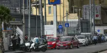 Distributori carburanti a secco, in 20 a Napoli curati per ingestione di benzina: la corsa alle scorte finisce al Cardarelli