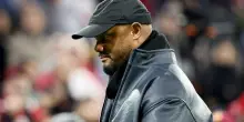 Vincent Kompany collassa durante l'allenamento del Bayern Monaco, l'allenatore portato in ospedale