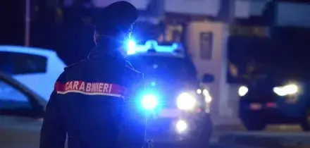 Uccide la figlia di tre anni a coltellate: l'allarme nella notte e la piccola trovata senza vita. &laquo;Una situazione familiare drammatica&raquo;