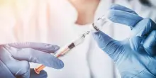 Cancro, il primo vaccino personalizzato riduce il rischio di recidiva: gli studi sul tumore della pelle