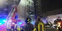 Incendio a Nocera Inferiore, sessanta famiglie in fuga: anziani e bimbi sui balconi, fumo e paura