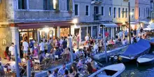 &laquo;Pago 970 euro di affitto al mese per 35 metri quadri a Venezia e ora devo anche far posto ai turisti&raquo;: lo sfogo di una dottoressa