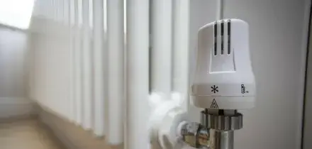 Termosifoni, da quando si possono accendere? Le date e i limiti dei riscaldamenti da Milano e Torino a Roma e Napoli