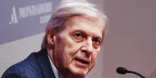 Vittorio Sgarbi lascia la terapia intensiva, il critico migliora: &laquo;Respira meglio&raquo;. Come sta