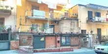 Marano, trattona un bambino e cerca di portarlo via: denunciato per molestie un 45enne della zona