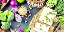 Interferenti endocrini, cosa sono: la guida per ridurne gli effetti. &laquo;Eliminare parte bruciata del cibo, non mescolare i detersivi e attenti alle padelle anti-aderenti&raquo;