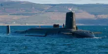 Londra schiera tre sottomarini nucleari (uno armato con missili balistici) in mare, la sfida alla Russia nella Manica