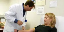 Carenza di ferro, i segnali si vedono dal viso: sui social spopola il trend "Ferritin face". Ecco cosa c'&egrave; di vero