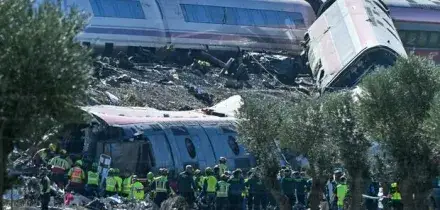 Incidente treni in Spagna, cosa &egrave; successo? Il guasto, l'ipotesi dell?errore umano e i due vagoni precipitati: la ricostruzione