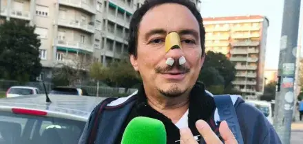 Torino, studente prende a pugni il prof e gli frattura il naso: Bruno Vadal&agrave; aggredito dopo l'interrogazione. &laquo;Violenza immotivata&raquo;