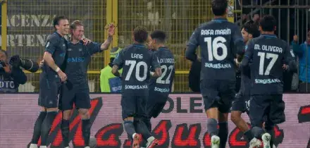 Monza-Napoli 1-4, le pagelle: Hojlund (7) protagonista, Politano (7) in grande forma, De Bruyne (7), Varela (6,5) che bomber