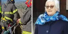 Si appoggia alla staccionata di legno che cede: muore precipitando per 20 metri in un burrone