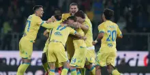 Frosinone show, 5-1 sul Lecce e sogno Europa: Raimondo non si ferma, sorpasso su Juve e Napoli e Milan a -1. La classifica di Serie A