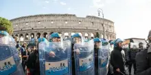 Cortei, da Milano a Roma fino a Napoli: oggi citt&agrave; blindate. Il Viminale: isolare i violenti. Possibili fermi preventivi