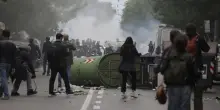 Manifestazione a Roma, il poliziotto: &laquo;Erano un centinaio in via Claudia, ci hanno lanciato di tutto&raquo;