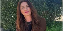 &laquo;Truffata dal mio ex marito, si spacciava per un commissario della Dia. Per divorziare ho impiegato 13 anni, ho lanciato un appello a Nordio e Meloni&raquo;