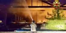 Incendio nei capannoni, fiamme domate dai Vigili fuoco