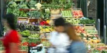 Istat, vendite al dettaglio a marzo +0,8% su mese, +3,7% su anno