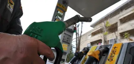 Taglio accise prorogato al 3 luglio, dimezzato sconto per il gasolio