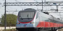 Stop 24 ore treni nord-sud a Firenze per ricostruire un cavalcavia