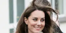 Reggio Emilia in festa per la principessa Kate, bandiere e cappelli in stile Elisabetta