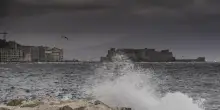 Forte vento e mare mosso, collegamenti difficili per Ischia e Procida