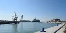 Vento forte rallenta il traffico marittimo nel porto di Livorno