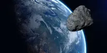 Un asteroide delle dimensioni di un palazzo saluta la Terra