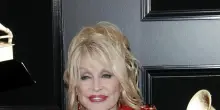 Allarme per Dolly Parton, cancella concerti a Las Vegas