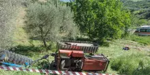Incastrato in macchinario agricolo, morto un 23enne
