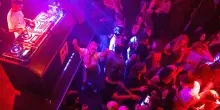 Incendio di addobbi sul soffitto, sospesa licenza a discoteca di Crema