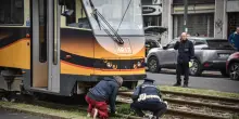 Deraglia un tram a Milano e investe alcune persone