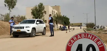 Due carabinieri fatti inginocchiare e minacciati da un colono. Tajani convoca l'ambasciatore israeliano