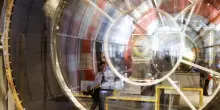 Scoperta al Cern una nuova particella parente del protone