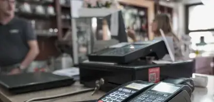 Con la cassa collegata al Pos boom di scontrini, emersi 5,3 miliardi