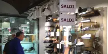 Vendite al dettaglio in crescita nel 2025, ma calano i volumi