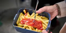 Stretta Ue sulle bustine di ketchup e maionese dal 2030