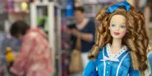 E' polemica ad Arcore per una mostra di Barbie contro la violenza di genere