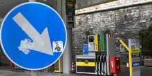 Benzina in calo, pieno meno caro per Ferragosto